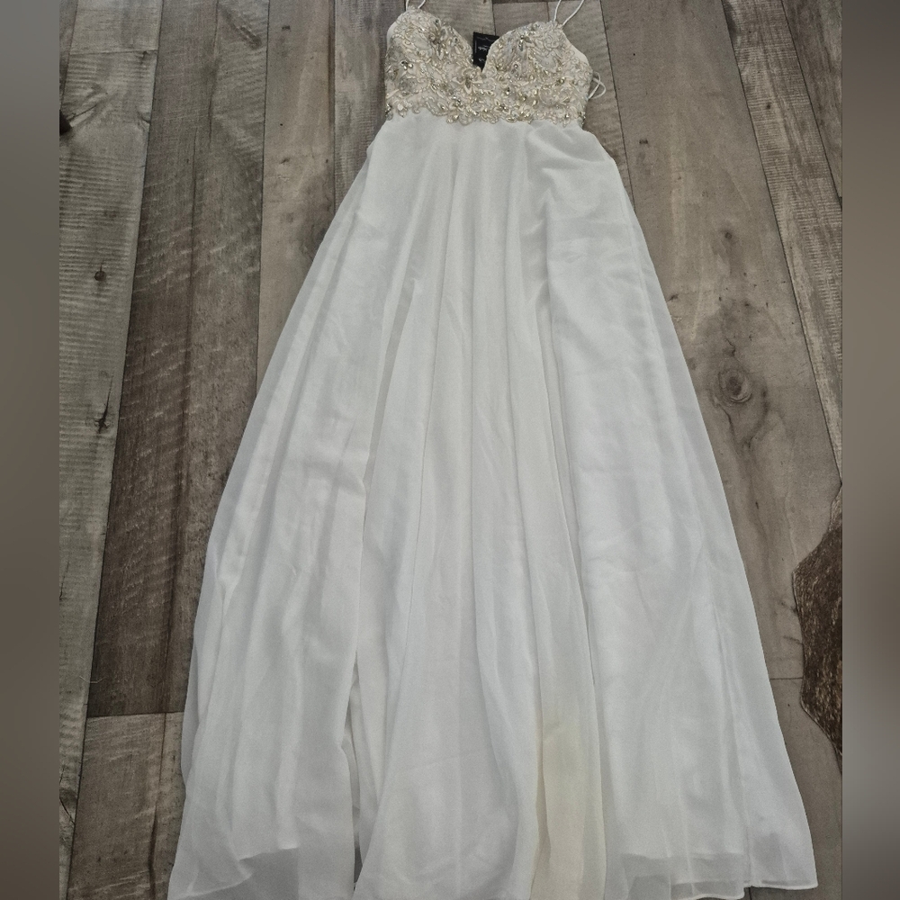 SoieBlu WHITE Formal Dress Maxi Embroidery Beaded Jewel Embellished S NWT - Picture 7 of 7